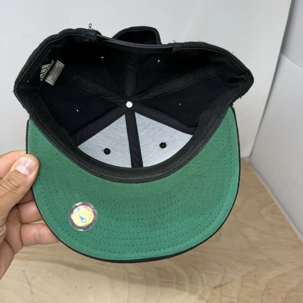 NBA Chicago Bulls Black Red Spellout Adidas Snapback Cap Hat Retro Vtg